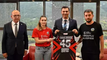 Ferdi Zeyrek'ten Turgutlu Belediyespor Kadın Basketbol Takımına Ziyaret