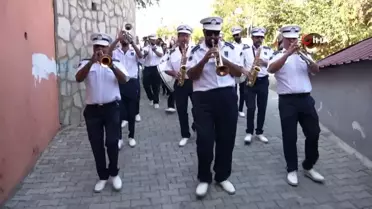 Kuşadası'nda Üçüncü İkioklu Şenliği Coşkuyla Başladı