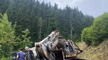 Artvin'de Kamyon Uçuruma Yuvarlandı: 2 Ölü