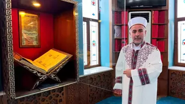 Cumhurbaşkanı Erdoğan'ın Hediye Ettiği 428 Yıllık Kur'an-ı Kerim Replikası, Hacı Firdevs Türkmenoğlu Camii'nde Sergileniyor