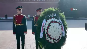 Kurtulmuş, Moskova'da Çelenk Bıraktı