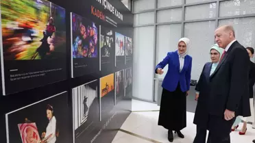Erdoğan, 'Hayatın İçinde Kadın' Sergisini Gezdi