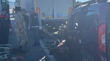 TIR'a Çarpan Araçta 3 Ölü, 2 Yaralı
