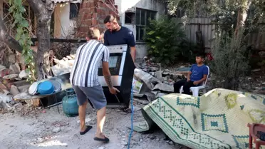 Antalya'da Gecekondu Yangını: 2 Ev Yenildi