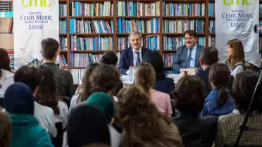 Başkan Alemdar, Gençlerle Buluşarak Sakarya'nın Geleceği İçin Projelerini Paylaştı