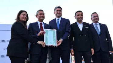 CHP Genel Başkanı Özgür Özel, Ataşehir Belediyesi'ni Ziyaret Etti