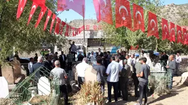 PKK'lı teröristlerin 31 yıl önce şehit ettiği 8'i çocuk 26 vatandaş mezarları başında dualarla anıldı
