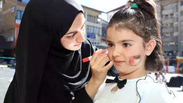 Hakkari'de Filistinli Çocuklar için Çizim Etkinliği Düzenlendi