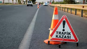 Ticari Araç Motorycle'a Çarptı: 2 Ölü