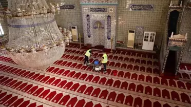 İlkadım Belediyesi Camileri Hijyen İçin Temizliyor