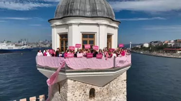 Kız Kulesi'nde Meme Kanseri Farkındalığı