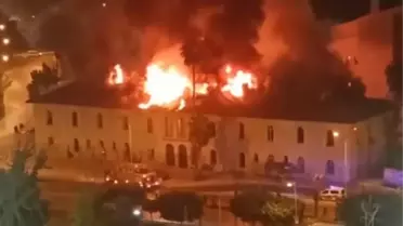 Mersin'de Tarihi Kütüphanede Yangın