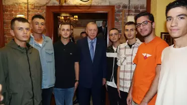 Cumhurbaşkanı Erdoğan, Çengelköy'de Vatandaşlarla Bir Araya Geldi