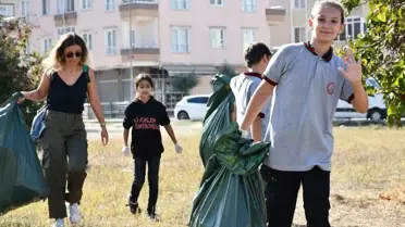 Öğrenciler Temizlikte El Ele