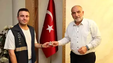 Canik Belediye Başkanı, İntihar Girişimini Engelleyen Zabıta Ekiplerine Ödül Verdi