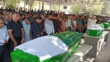 Günün en acı karesi: 6 tabut yan yana dizildi, gözyaşları sel oldu