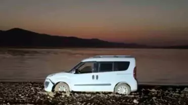 Suriye uyruklu aile çamura saplandı