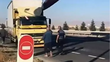 Tırın rüzgar türbini kamyona çarptı