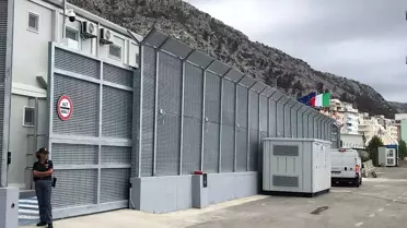 İtalya, ilk göçmen grubunu Arnavutluk'a göndermeye başladı