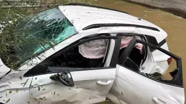 Çatak'ta Otomobil Çaya Uçtu: 3 Yaralı