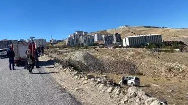 Besni'de Araç Şarampole Devrildi: Sürücü Yaralı
