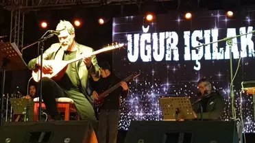 Uğur Işılak Saimbeyli'de Konser Verdi