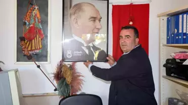 Şehzadeler Belediyesi'nden Muhtarlara Atatürk Hediyesi