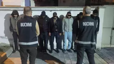 Ayvalık'ta 9 Göçmen ve 2 Kaçakçı Yakalandı