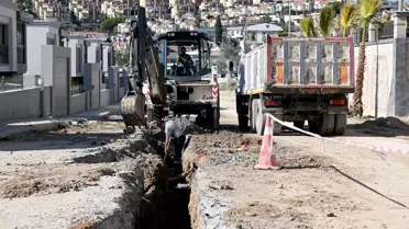 Kuşadası Belediyesi Kışa Hazırlık İçin Yağmur Suyu Hattı Döşüyor