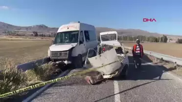 Sivas'ta Minibüsle Otomobil Çarpıştı: 1 Ölü, 3 Yaralı