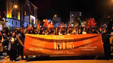 Muş'ta Cumhuriyet Bayramı 'fener alayı' yürüyüşü ile kutlandı