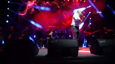 Volkan Konak, Cumhuriyet Coşkusunu Edremit'te Yaşattı