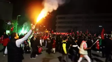 Kocaeli'de Cumhuriyet'in 101. yılı dolayısıyla fener alayı düzenlendi