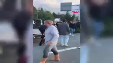 Rize'de Kamyonet ile Tomruk Yüklü Kamyon Çarpıştı