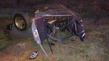 Ağaca çarpan otomobil ikiye bölündü, 2 genç feci şekilde can verdi