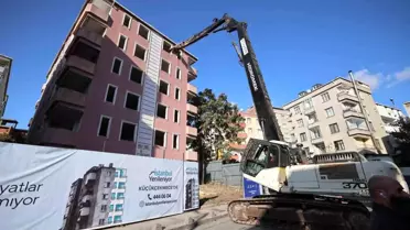 Küçükçekmece'de 'İstanbul Yenileniyor' Projesi Kapsamında Yıkım Başladı