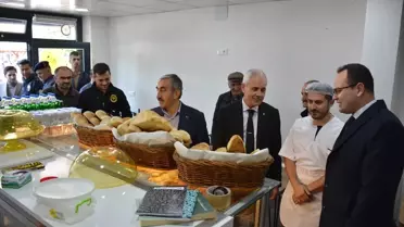 Başçiftlik Kaymakamı Satış, iş yeri açılışına katıldı