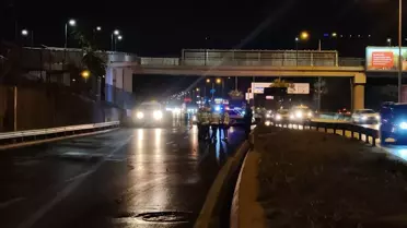 Maltepe'de Kaza: 4 Yaralı, Otobüs Durağı Kullanılamaz Hale Geldi