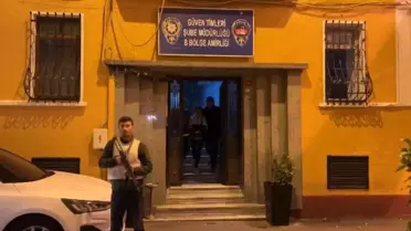 İstanbul-Beyoğlu'nda hırsız, namaz kılan kadının cüzdanını çaldı; o anlar kamerada