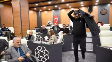 İlkadım Belediyesi'nde Gergin Anlar: CHP'li Üyenin Bildiri Okuma Denemesi Tartışma Yarattı