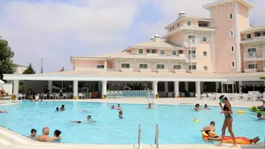 Antalya'da Ara Tatil Kampı ve Turizm