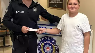 12 Yaşındaki Çocuk, Bulduğu Parayı Polise Teslim Etti