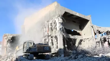 Yüksekova'da Kültür Merkezi Yıkıldı