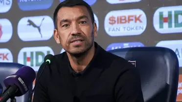 Van Bronckhorst: 'Havlu atmadık, Gelişeceğiz!'