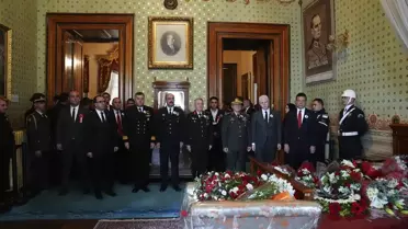İstanbul Valisi Gül, Atatürk'ün hayata gözlerini yumduğu Dolmabahçe Sarayı'nı ziyaret etti