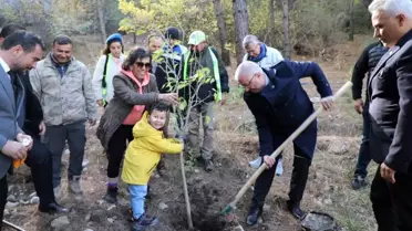 Edremit'te Atatürk Anısına Fidan Dikim Etkinliği