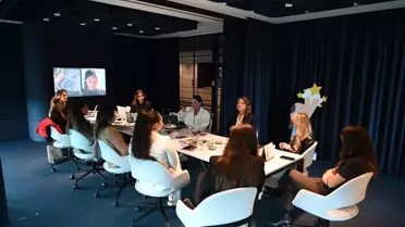 Büşra Orakçıoğlu UNICEF İyilik Gönüllüleri'nde