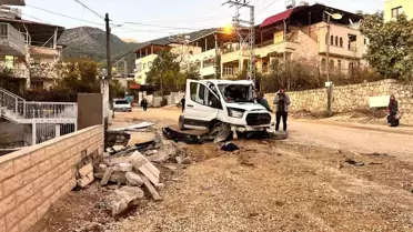Hatay'da Freni Patlayan Kamyon Kazaya Neden Oldu