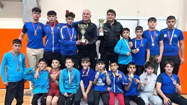 Yunusemre Belediyespor, Ege Bölgesi Güreş Turnuvası'nda Şampiyon Oldu