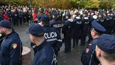 Tiran'da Yolsuzluk İddialarına Protesto